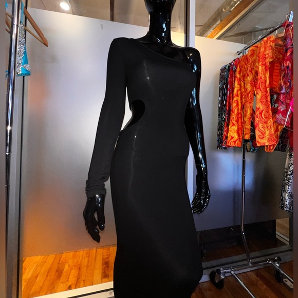 SIEMPRE Black One Sleeve Maxi Dress w/ Cutout - Picture 2 of 3